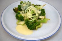 Brokkoli mit Kaesesosse
