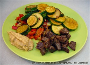Sautiertes Rindfleisch mit Gemuese Guacamole