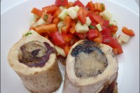 Knochenmark an Salat