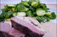 Gesund und schmackhaft: Rinderbraten mit Rosenkohl