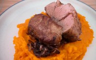 Schweinefilet im Kürbis-Zwiebelbett