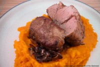 Schweinefilet im Kürbis-Zwiebelbett