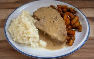Rinderbraten mit Selleriepüree und Möhren