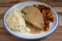 Rinderbraten mit Selleriepüree und Möhren