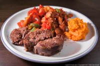 Gebackene Leberwurst mit buntem Gemüse