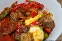 Gemüsepfanne mit Geschnetzeltem