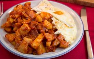 Pastinaken in Tomatensoße mit Spiegelei