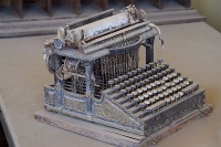800px-Smith_Premier_Typewriter